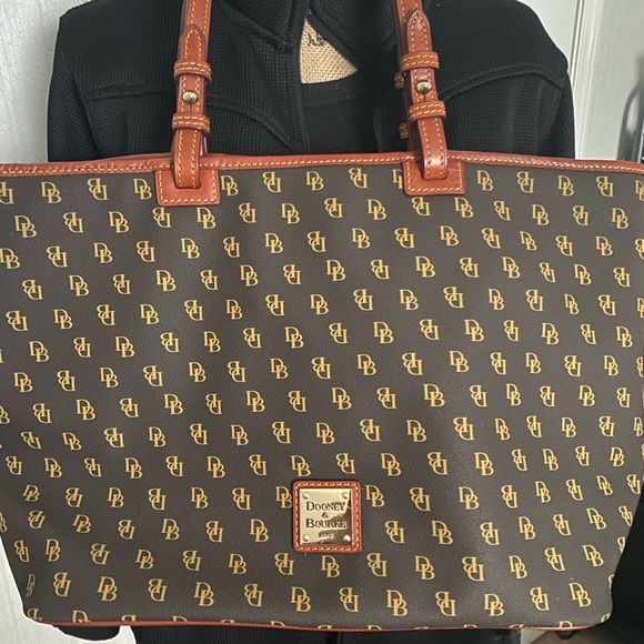 Dooney and Bourke Large Tote Like New